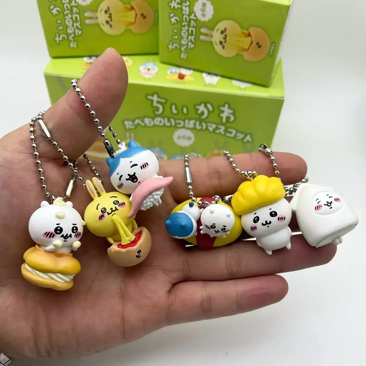 Yiji Mystery Box Zufällige Auswahl aus 5 Arten Niedliche Cartoon-Charakterpuppen Sammlung Kindergeburtstags-Partyzubehör Anime-Figuren Spielzeug