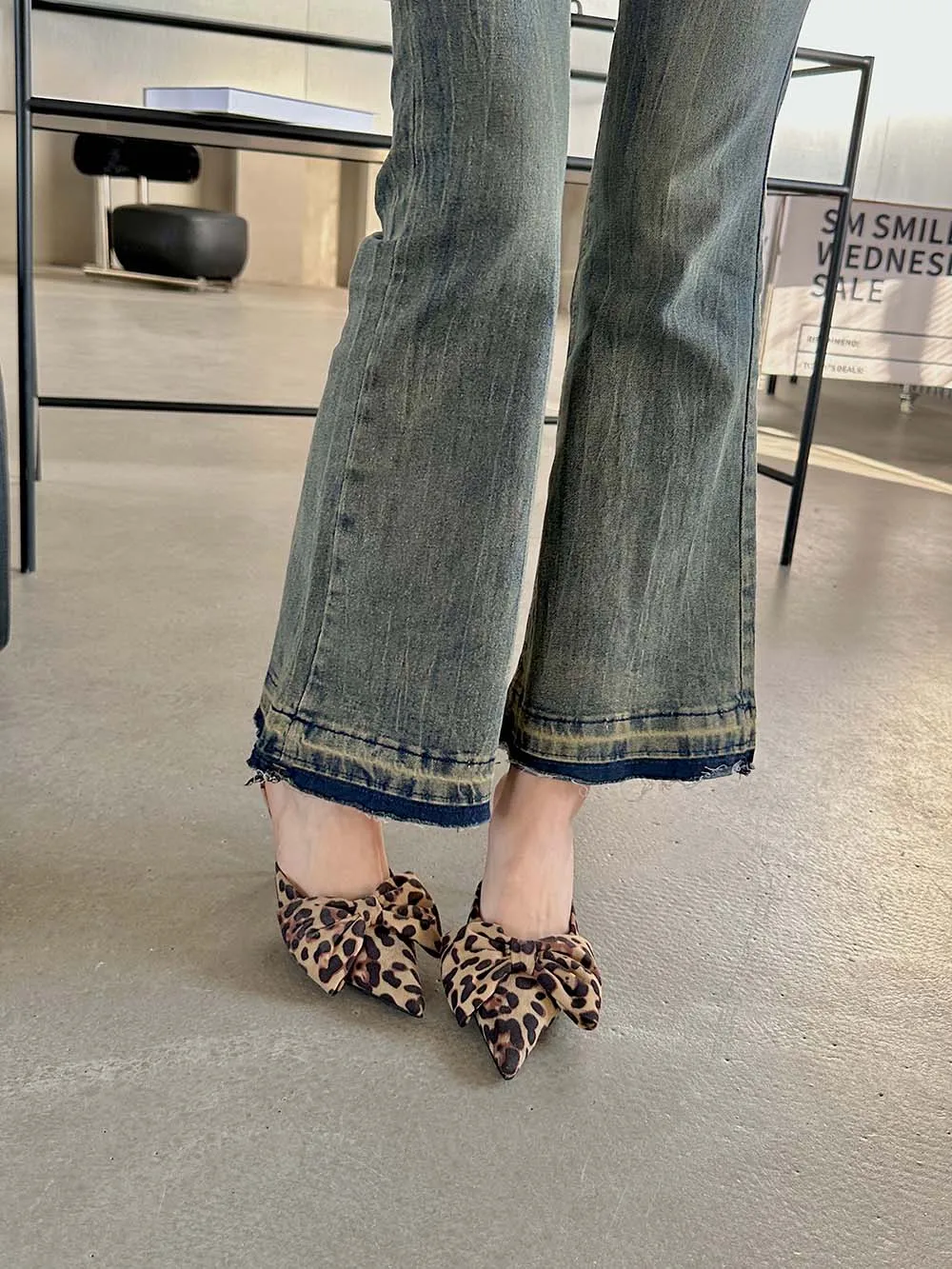 Pantofole da donna con punta a punta pantofole con Design a fiocco tacchi alti sottili nero rosa leopardo sandali Sexy muli scarpe Slip On Party