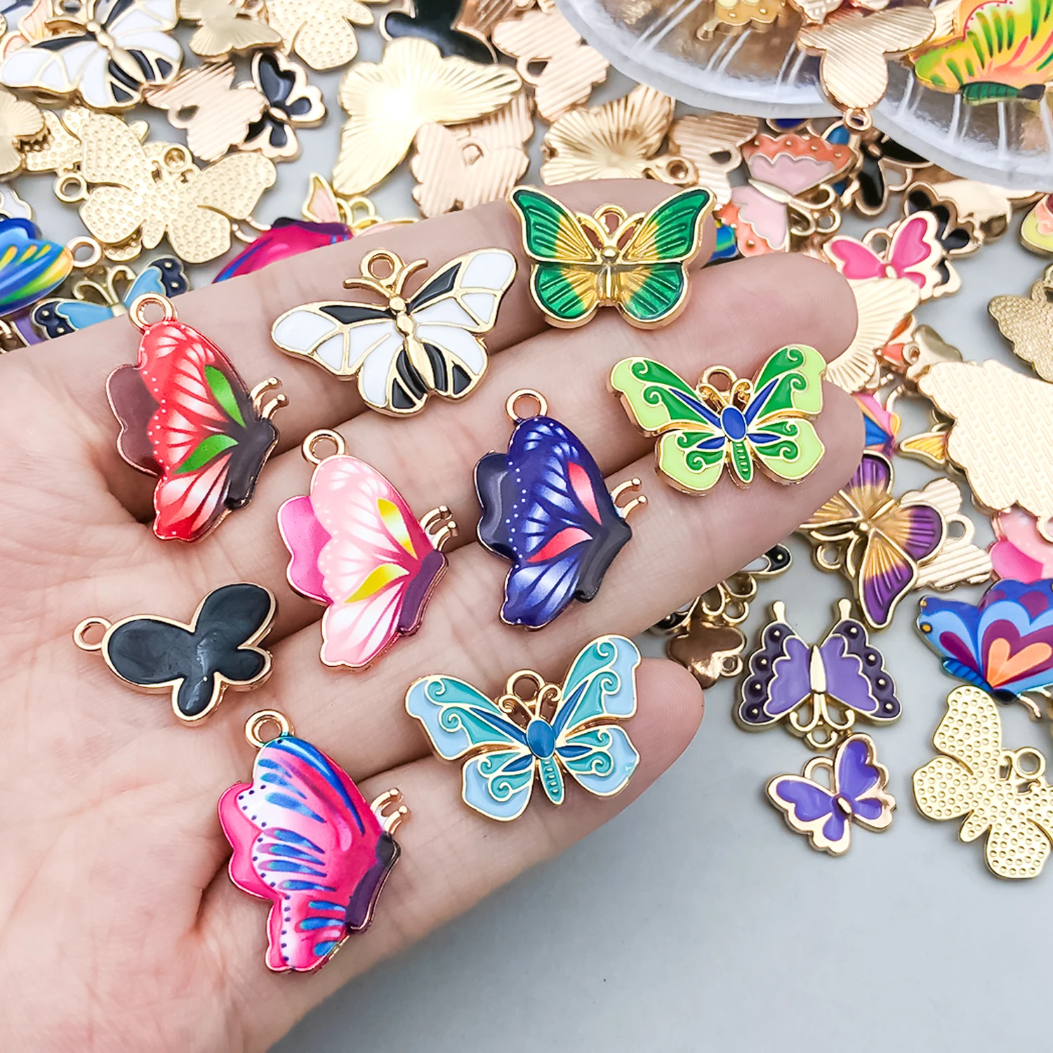 Thumbnail 2 - #6 Compare Pendant Charm Bracelets Before You Buy