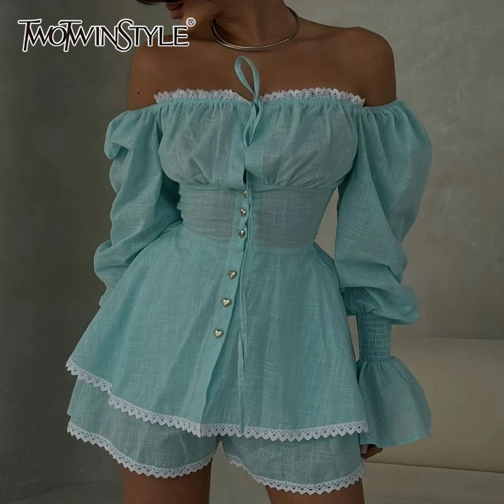 

TWOTWINSTYLE комплект из двух предметов для женщин с квадратным воротником и рукавами-фонариками в стиле пэчворк, тонкий топ на шнуровке, шорты с высокой талией, прозрачный женский костюм