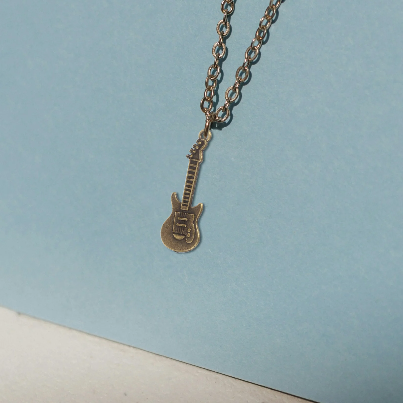 

50 шт., подвеска в виде гитары, подвески, винтажный деревенский металлический музыкальный инструмент, ожерелье, браслет, серьги, брелок для изготовления ювелирных изделий