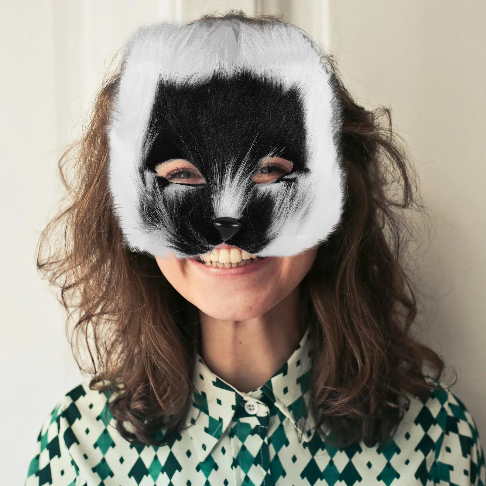 

Half Face Animal Mask Fox Cosplay Plastic Masquerade Masks Unique Decorative Props Black White Faux Long Hair Halloween