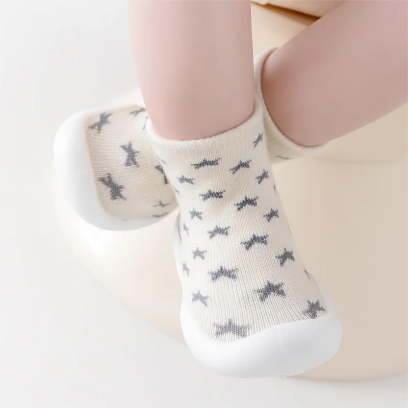 Новинка, осенне-зимняя обувь со звездами, искусственная кожа, детские Нескользящие носки для мальчиков и девочек, обувь с резиновой подошвой, мягкая хлопковая первая обувь