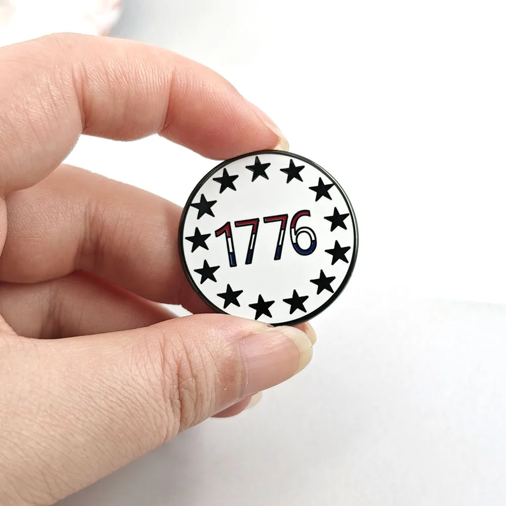 USA 1776 Emaille-Pins 4. Juli Patriotische Broschen Betsy Ross 13 Sterne Metall-Abzeichen Kleidung Rucksack Anstecknadel Schmuck Geschenk – Detail 4