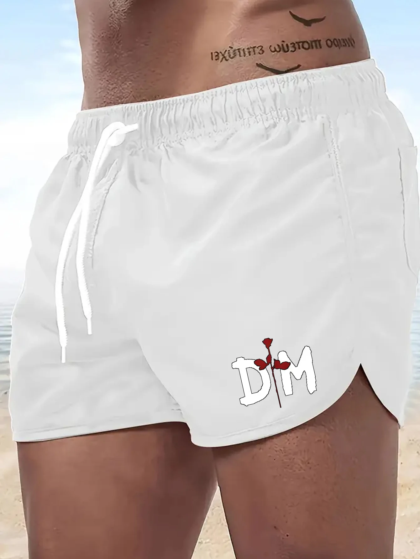 Modieuze strandshorts voor heren, sneldrogende surfshorts met trekkoord en DM-print