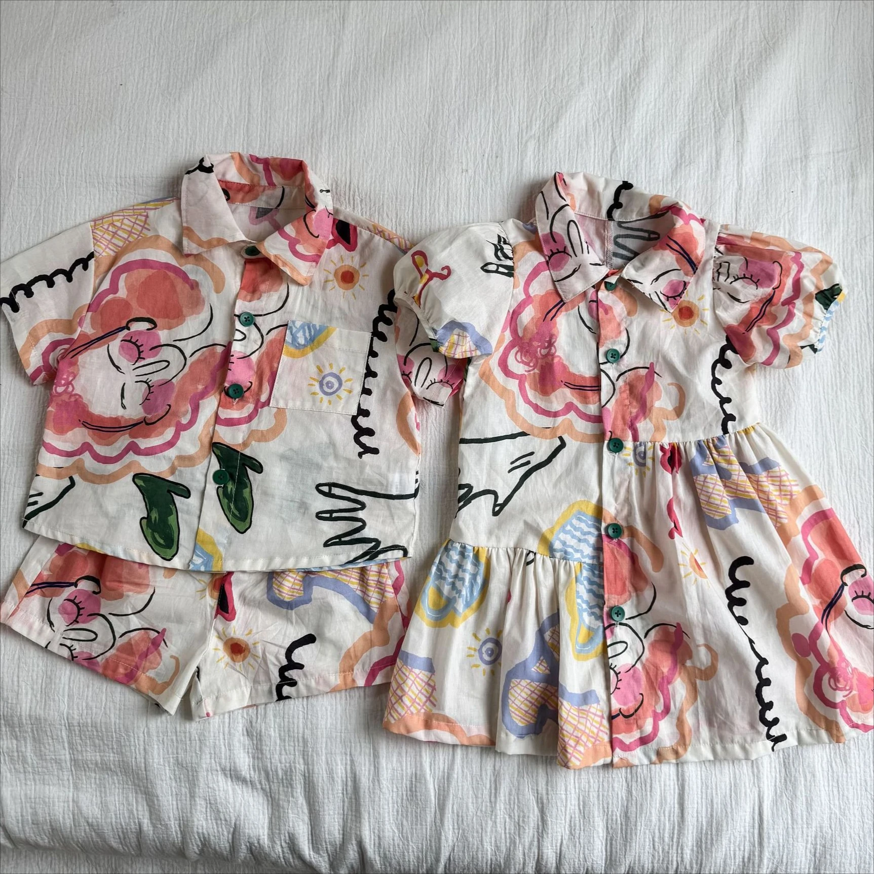 

Set 2026 Spring Summer New Childrens Clothing Korean Style Boys and Girls Holiday Printed Shirt Shorts Dress Brother and Sister