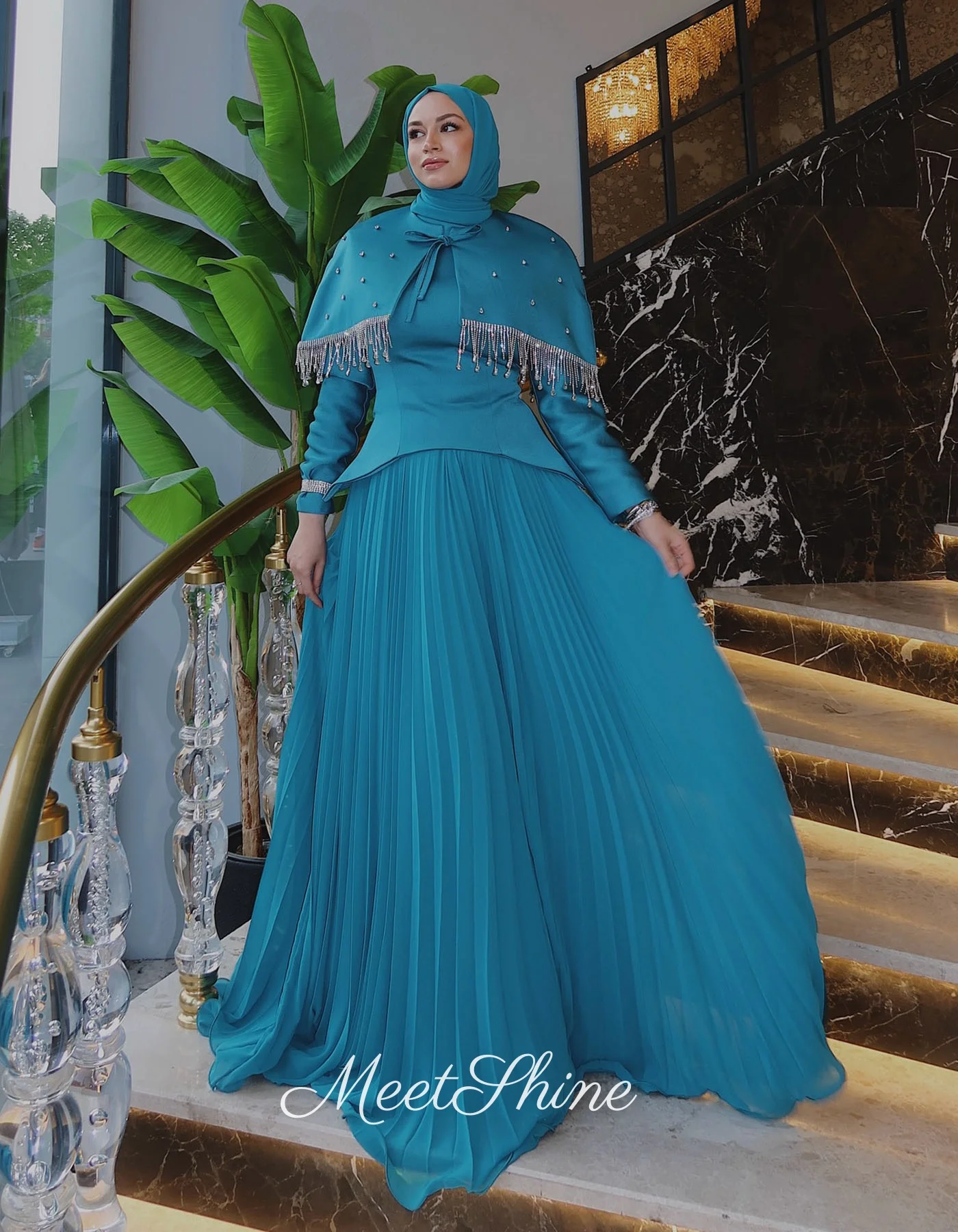 دبي الأزرق ألف خط الساتان فستان الحفلة الراقصة المملكة العربية السعودية الشيفون مع شال بلورات الخرزة مساء فستان مناسبة رسمية فستان مخصص