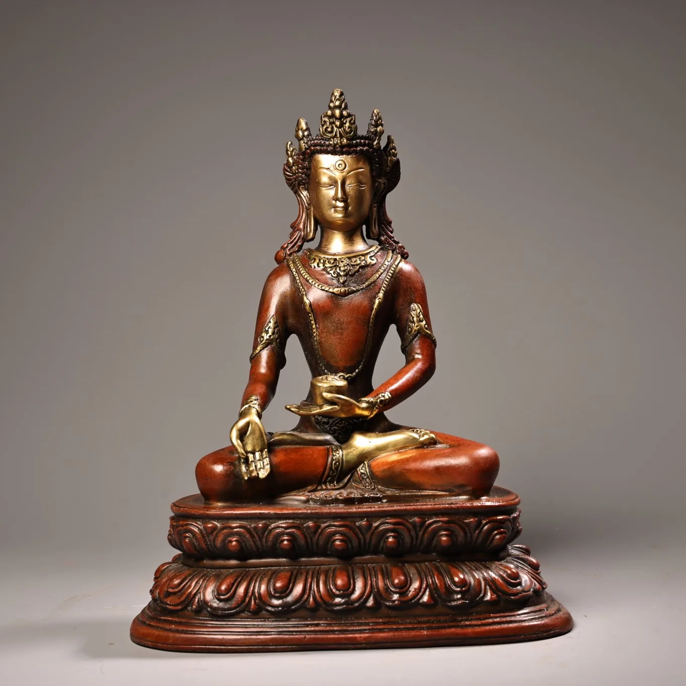 

9"Tibetan Temple Collection Old Bronze Gilded High Relief Awakening Buddha Shakyamuni sitting Buddha Worship Hall Town house