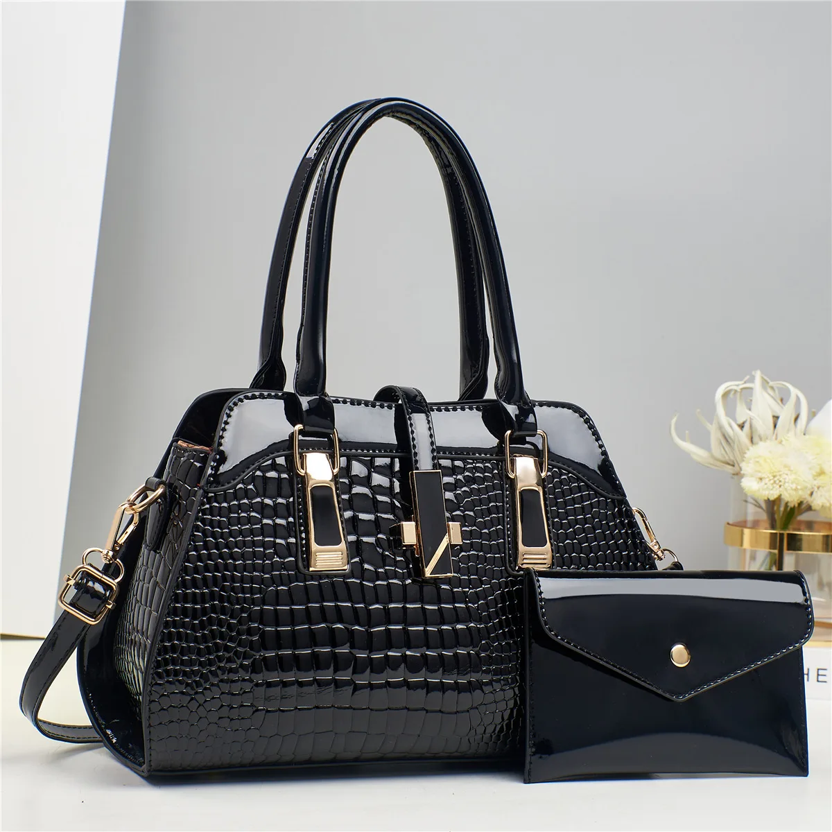 

Ladies' handbag, shiny leather mother bag, crocodile pattern fashionable shoulder bag, simple and large capacity crossbody bag