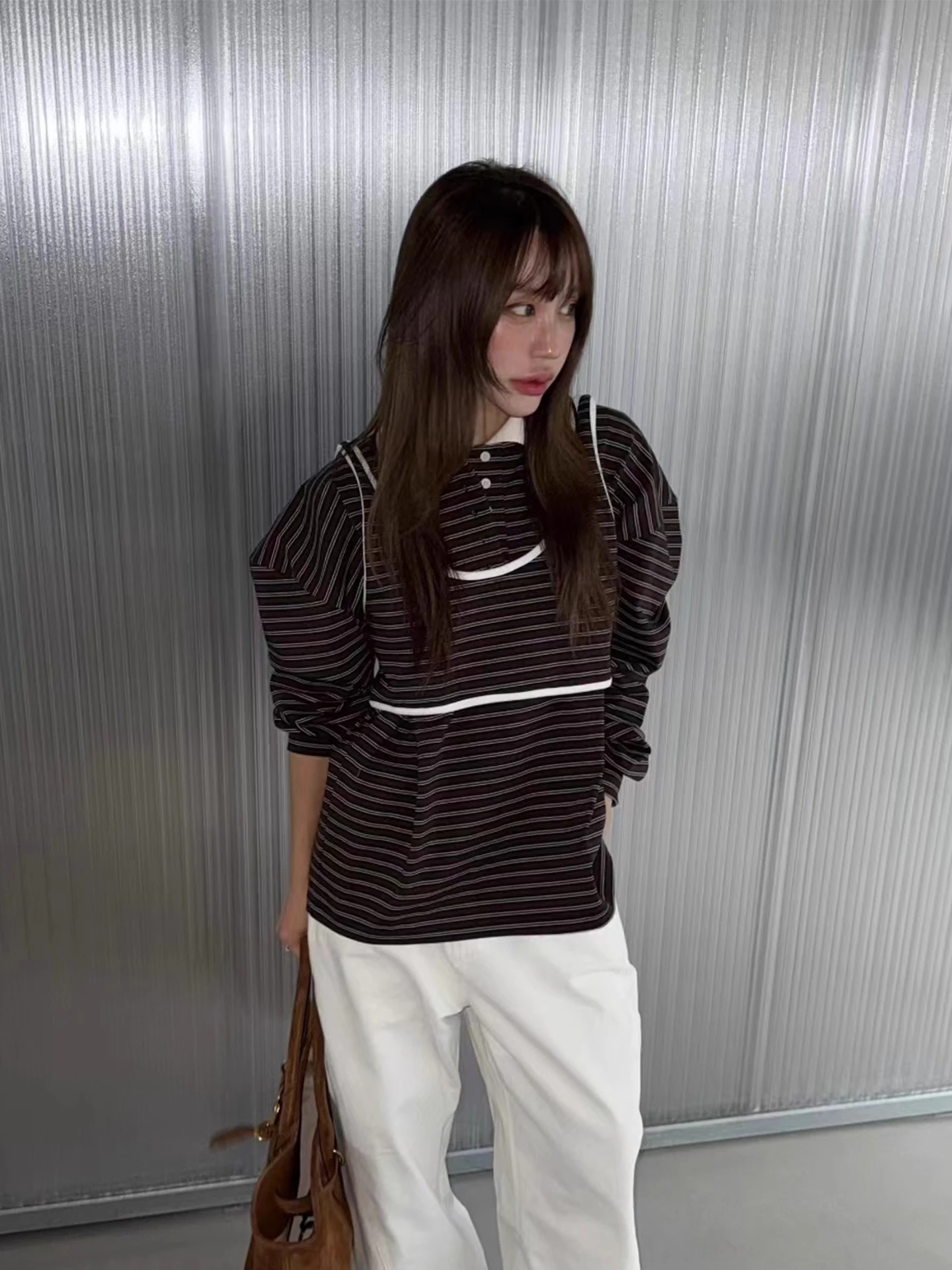 シックな秋のヴィンテージ風 ネロングスリーブ ストライプTシャツ レディース オルト スレセット ベスト付き ファッショナブルな通勤スタイル