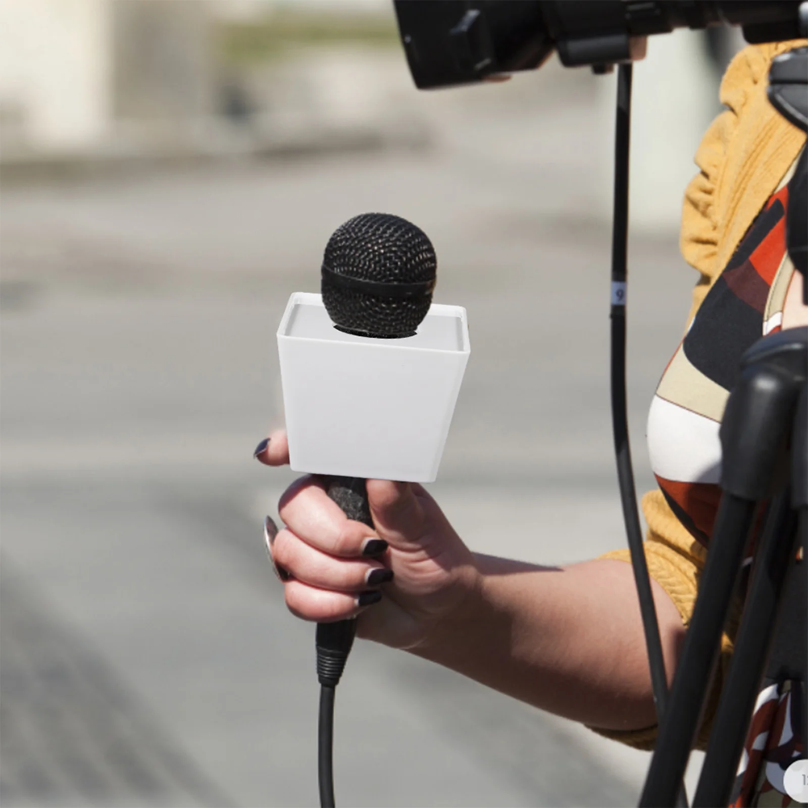 مقابلة هيئة التصنيع العسكري شعار العلم شبه منحرف Abs محطة ميكروفون لاستوديو البث في الهواء الطلق استخدام حامل صغير محمول