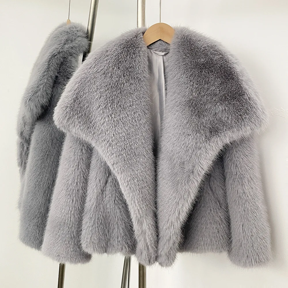 2025 Autunno Inverno Moda donna Cappotto di pelliccia di volpe di alta qualità con colletto ampio Street-Style Top Abbigliamento da donna