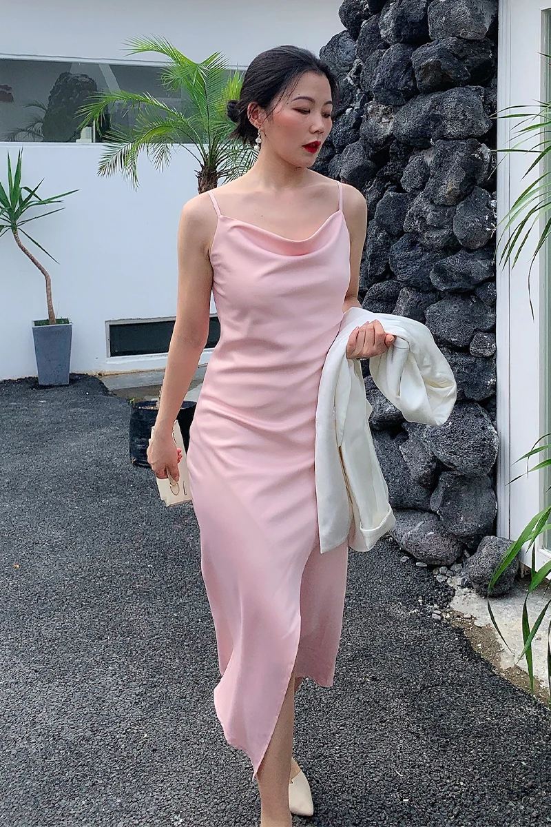 

Летнее атласное платье-халат больших размеров 2025 с V-образным вырезом, завышенной талией, средней длины, из полиэстера, для полных женщин, стройнящее