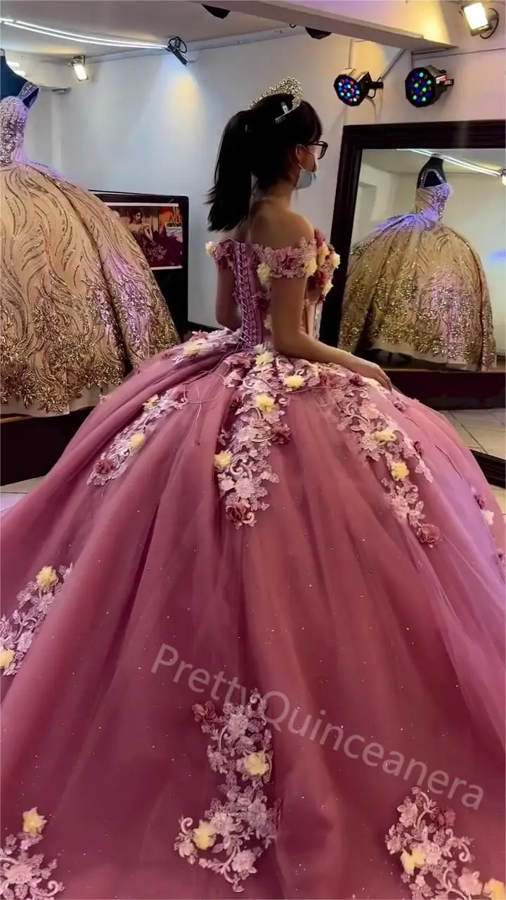 Op Maat Gemaakte Stoffige Roze Handgemaakte Bloemen Baljurk Quinceanera Jurken Met Trein Van De Schouder Vestido De Quinceañera