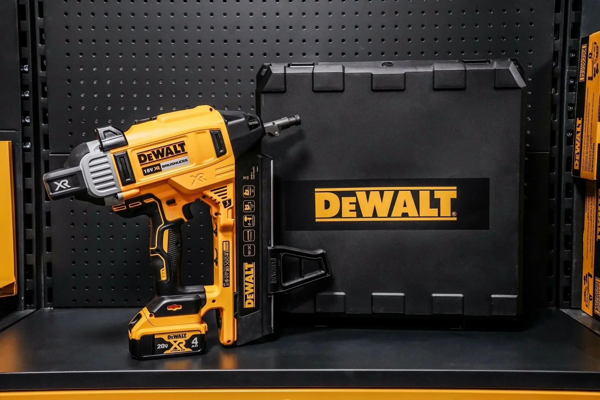 New DEWALT brushless high-performance cordless 20V lithium-ion high-speed concrete nail gun DCN890 nail gun  Body Only