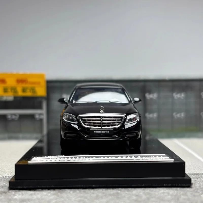 Diecast 1/64 Size Mercedes Maybach Pullman Model Car Benz S600 Alloy Car Model Toys for Boys Collection Display Hobby