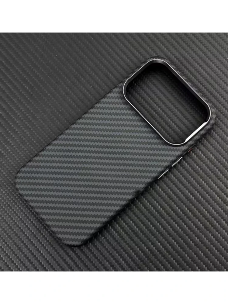 Etui magnetyczne z teksturą włókna węglowego do iPhone 17, 18 Pro Max, 16, 18 Pro, 15, 14, 13, ultracienkie, ze stopu, z ochroną obiektywu, obsługujące ładowanie bezprzewodowe, twarda obudowa. — zdjęcie produktu 7