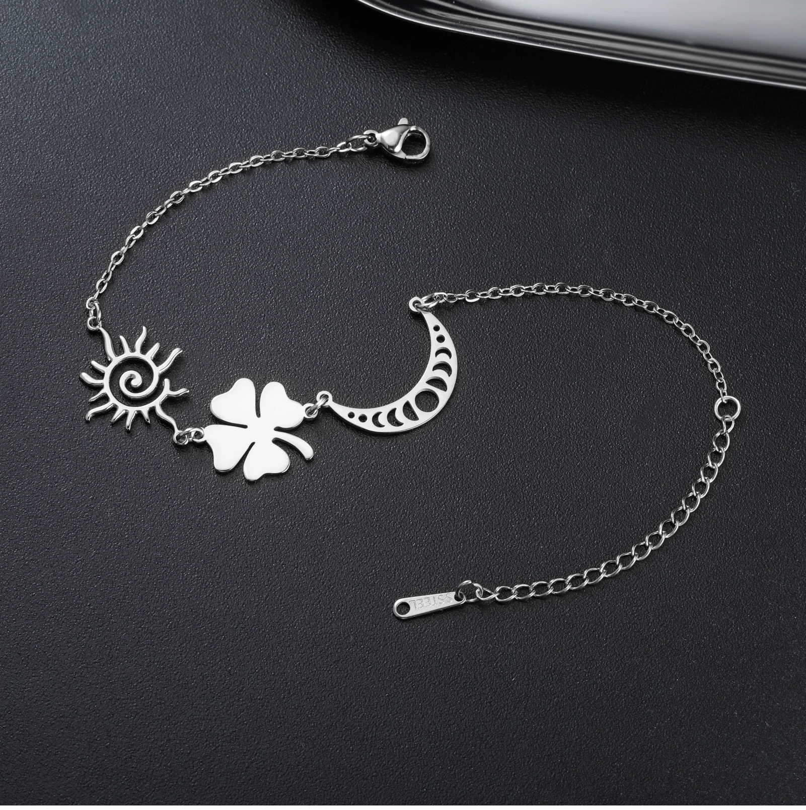 CoolTime Zierliches Sonne & Mond Vierblättriges Kleeblatt Damenarmband aus Edelstahl Glücksbringer Täglicher Schmuck für Frauen Geschenk – Detail 5