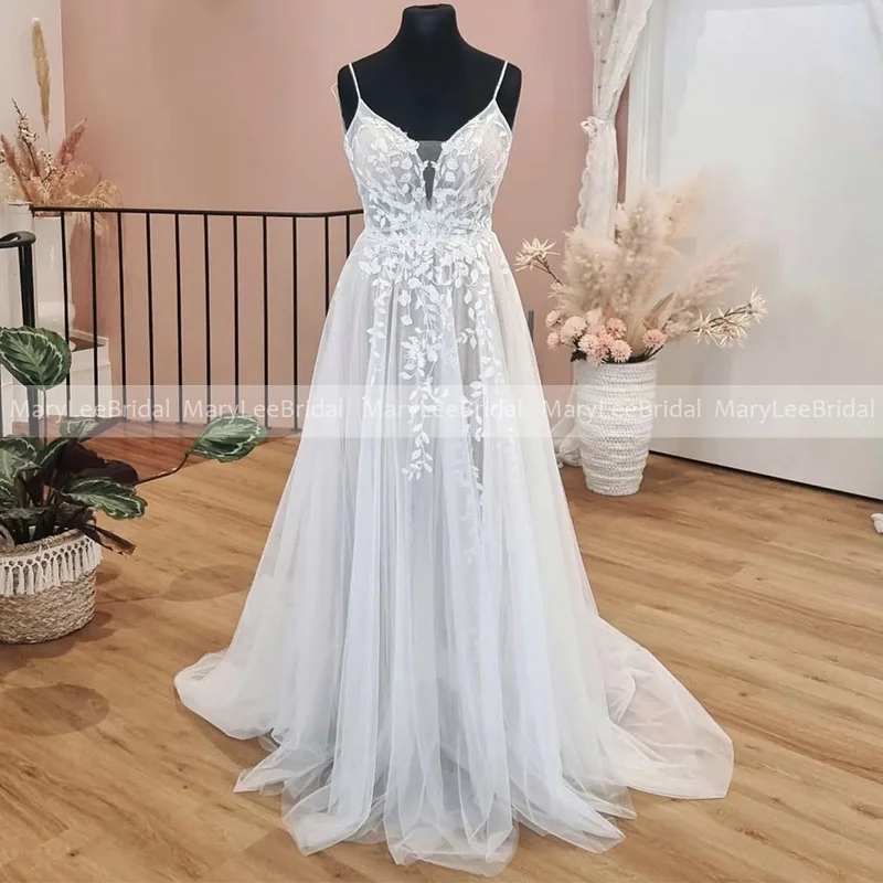 

Spaghetti Straps Boho Wedding Dress with Floral Appliques Plunging V-neck Appliques Flowing Tulle Bride Wedding Gowns Sukienka