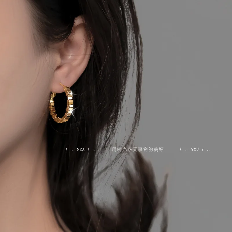 

9999 Real Gold 24K Niche High-end Temperament Broken Earrings Ins Wind Small Gold Nuggets Hong Kong Style Stud Earrings Women