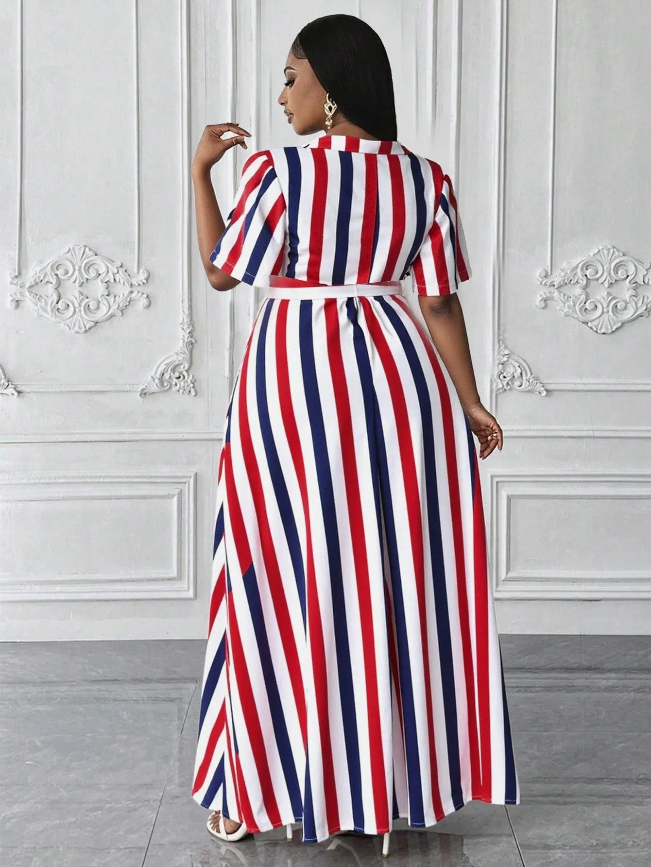 

Платье-рубашка в полоску для женщин больших размеров с поясом и пуговицами