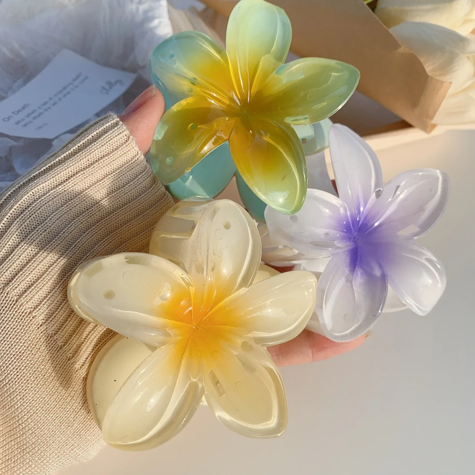 2025 neue hawaiianische Farbverlaufs-Haarspangen für Damen, Blumen-Haarklammern, Hai-Haarnadeln, Urlaub, Strand-Stil, Haarnadeln, Haar-Accessoires – Detail 1