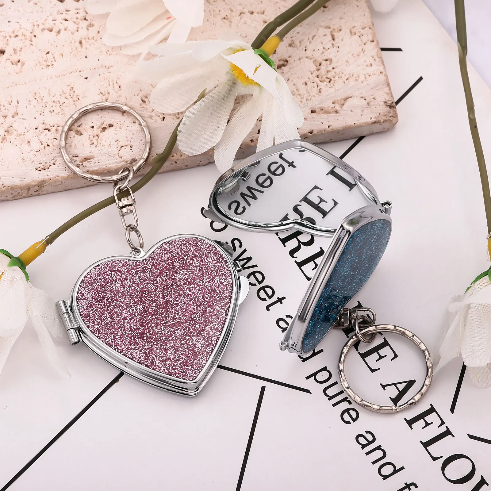 Metal Makeup Keychain Love Fol - Women'S Exercise Accessories 评论和价格
