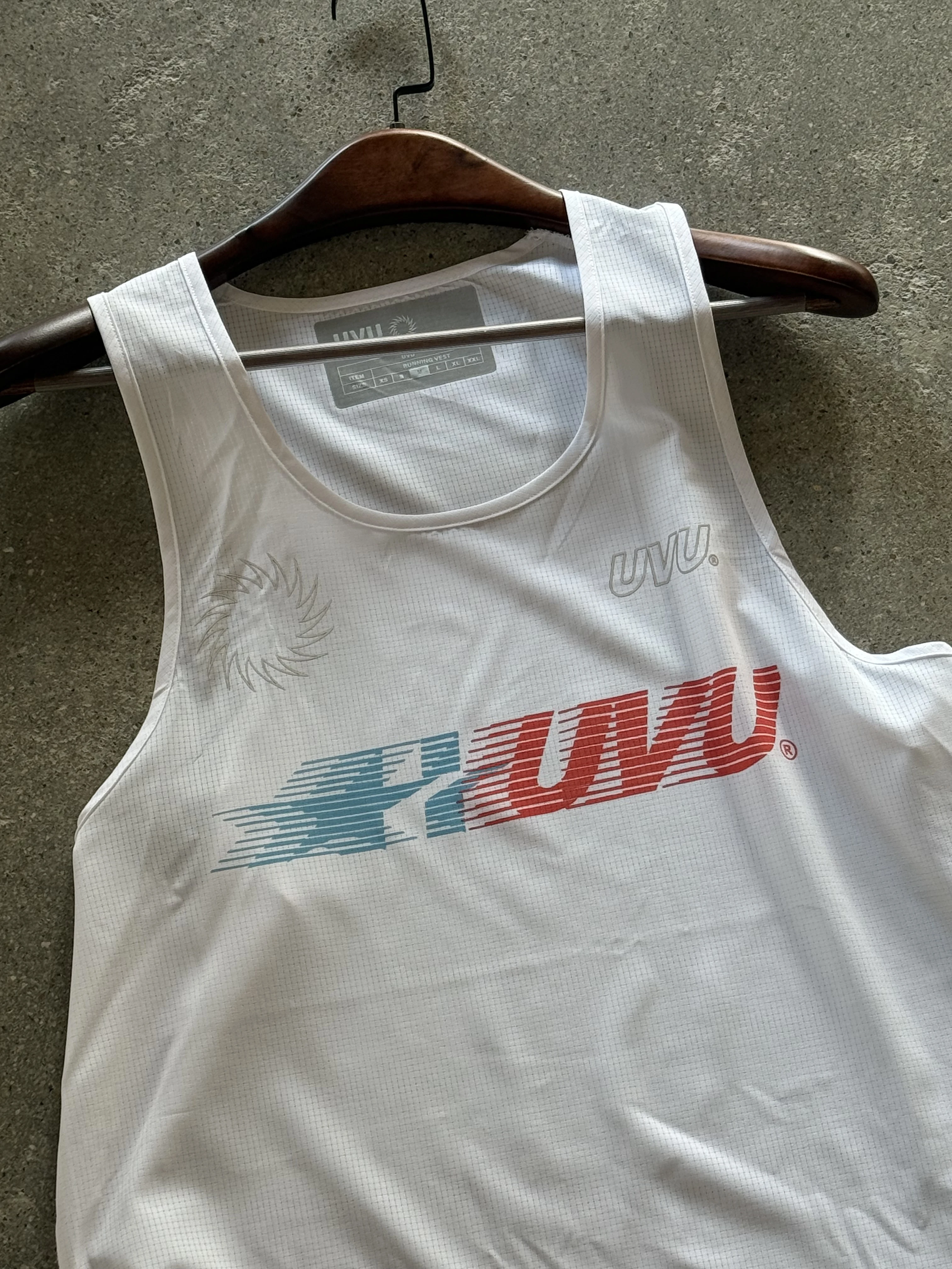 

Спортивная майка-жилетка UVU 2026 с сетчатыми вставками для бега и марафона, быстросохнущая, дышащая, влагоотводящая, устойчивая к запаху, унисекс