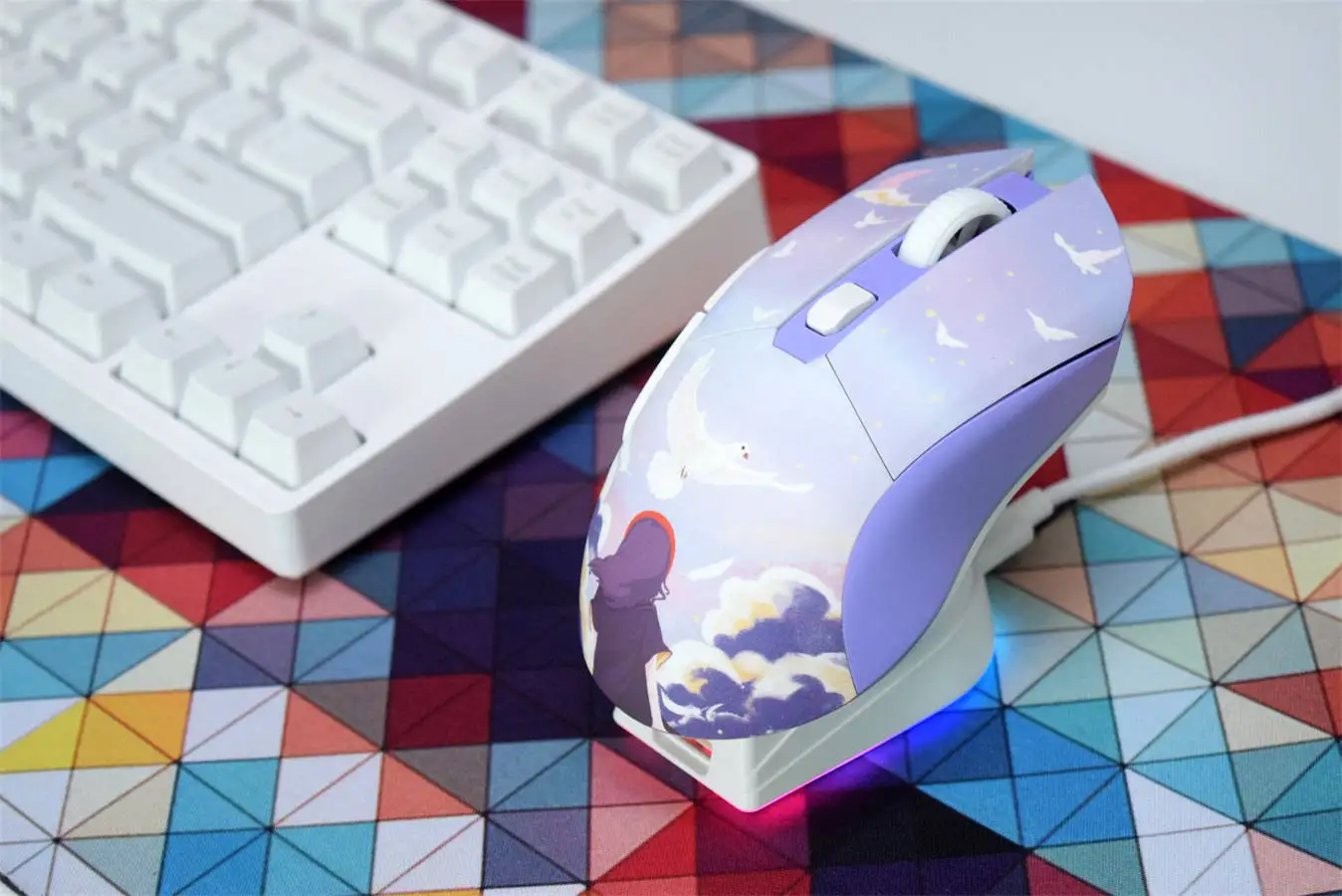 Dareu Traum Begegnung em901 2,4g drahtlose Maus Spiel Maus lila leichte RGB Licht Gaming-Maus mit Ladestation für Mädchen
