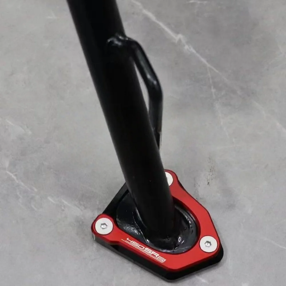 For the modification of CLC450/450NK, the accessories include side support pads, widened small stands and enlarged bases.