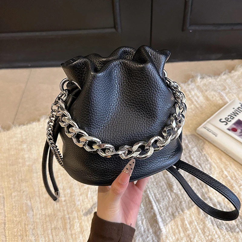 

Thick Chain Clutch Bag Fashion Handbag Korean Y2k Brand Mini Small Bucket Crossbody Bag Black Phone Purse Drawstring Handbag
