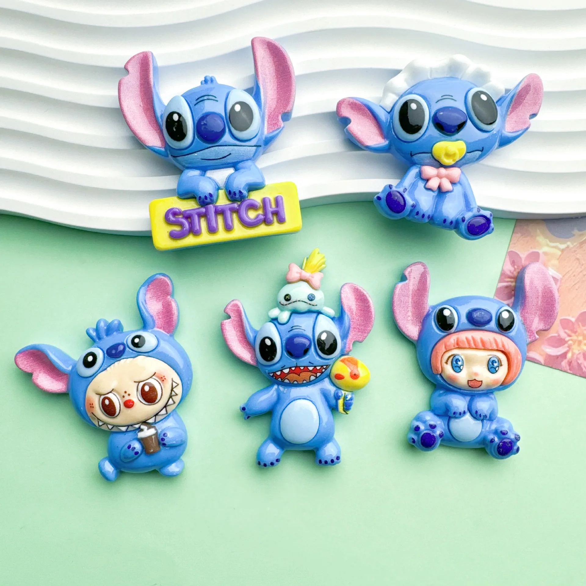 2pcs 수지 액세서리 큰 카드 귀여운 스티치 DIY 크림 접착제 휴대 전화 케이스 정크 매력 머리핀 머리띠 모자 구멍 신발 패치