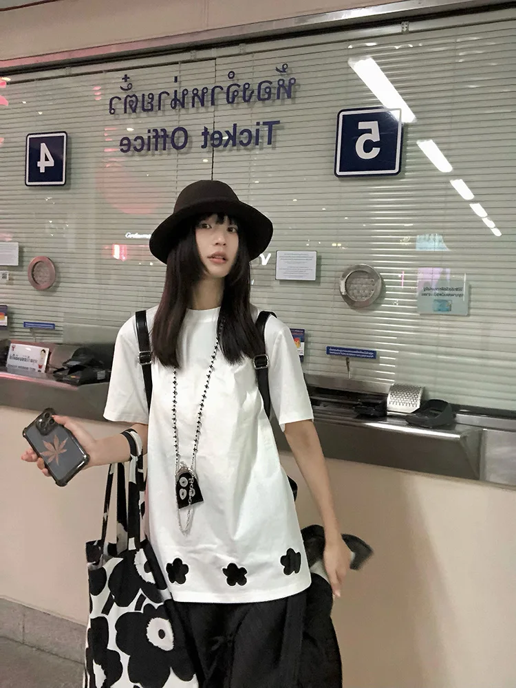 

Insectis Summer Casual Loose Fit ort Sve T-irt Embroidered Hollow Flower Winged Insect Design Cotton Pure Color