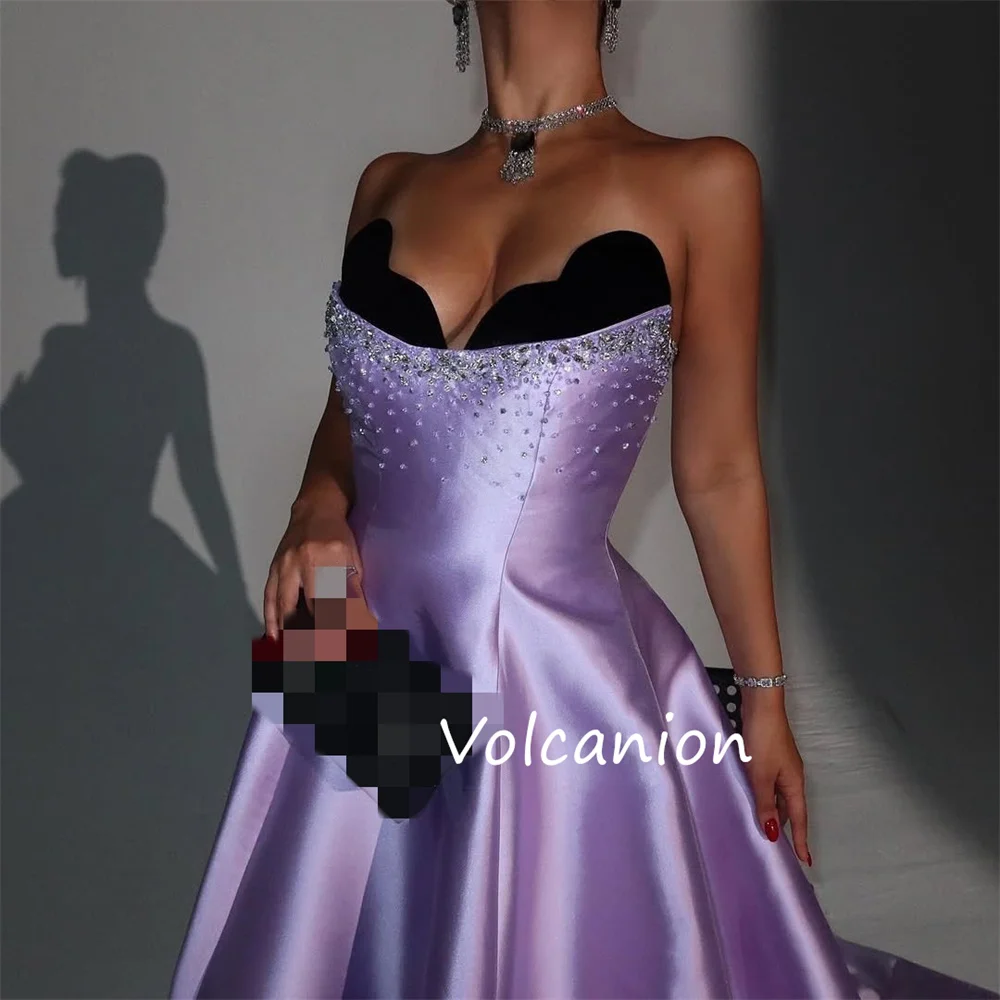 فساتين طويلة مخصصة رائعة من Charmeuse مطرزة على شكل حرف A بدون حمالات مناسبة مخصصة بجودة عالية