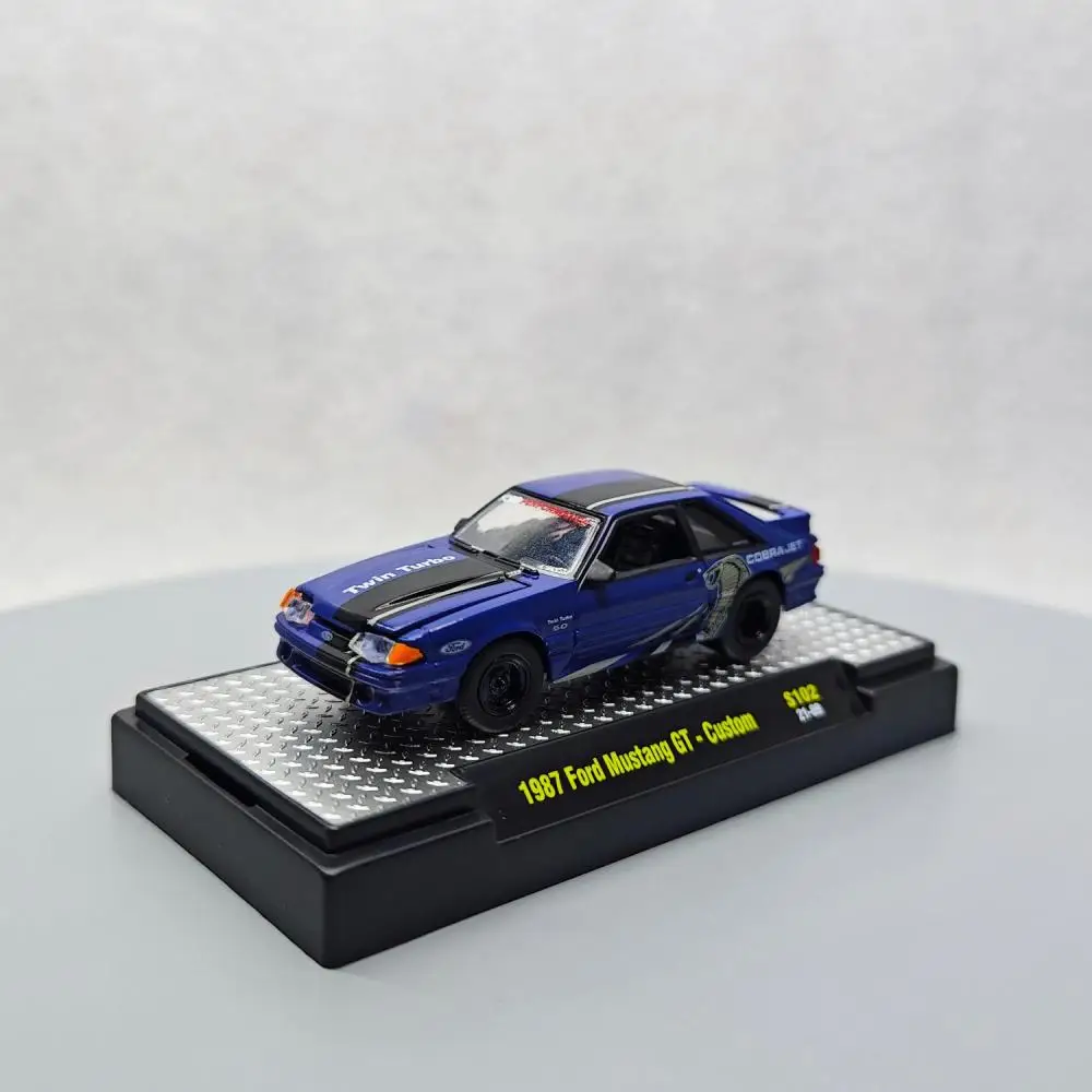 Modèle de voiture Ford Mustang Light-bten alliage moulé sous pression, affichage de collection de machines M2, cadeau pour enfant, 1/64, 1987