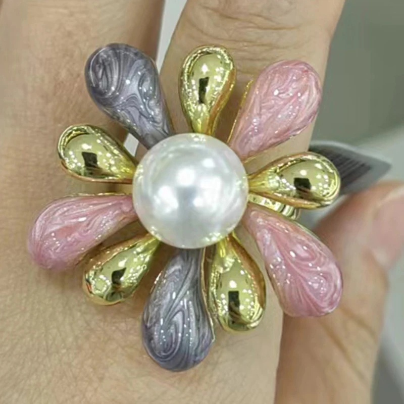 Womens Elegant 18K Gold Plated Rings Unique Design Best Selling Ring Jewelry Suitable for All Kinds of Party Rings Free Shipping