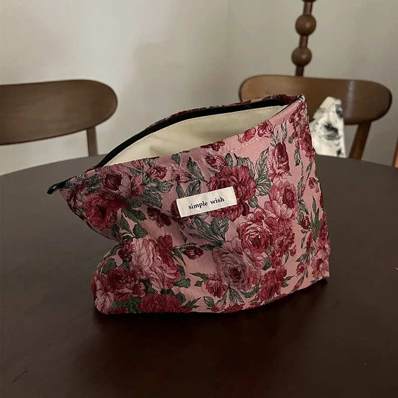 Borsa per il trucco rosso scuro per ragazza alla moda Borsa per cosmetici da donna floreale jacquard Comoda pochette per assorbenti igienici per