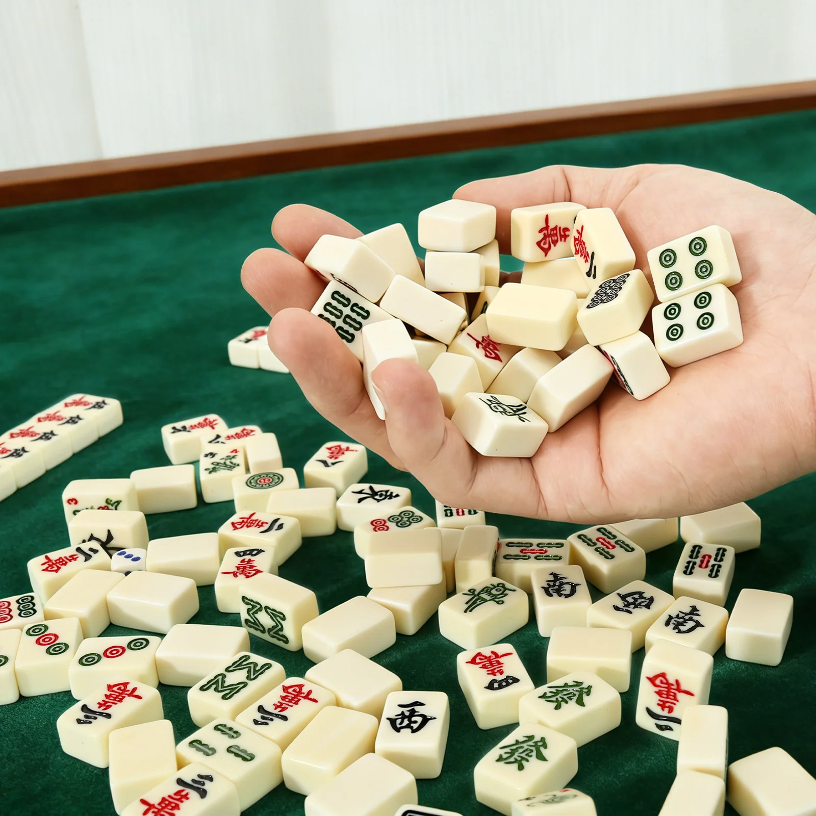 

Mini Chinese Mahjong Set Travel Portable Mahjong Chinese Traditional Board Game for Beginners Family Party Games Christmas Gift