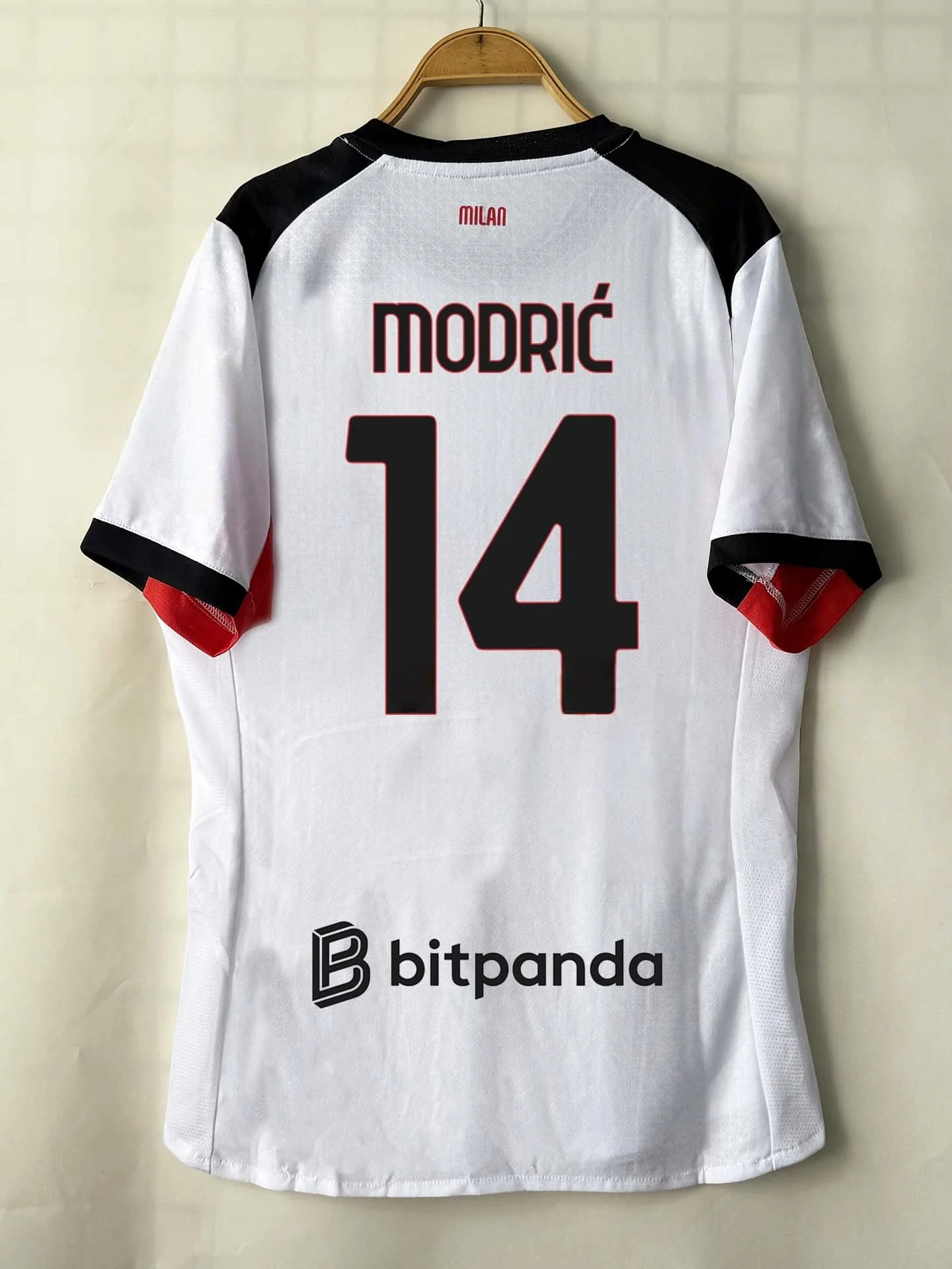 2526AC ميلان الفانيلة، مودريك، ليجوفيتش، بولسيك، بعيدا لعبة الفانيلة، الرياضة غير الرسمية، الأطفال والكبار، تي شيرتات قصيرة الأكمام