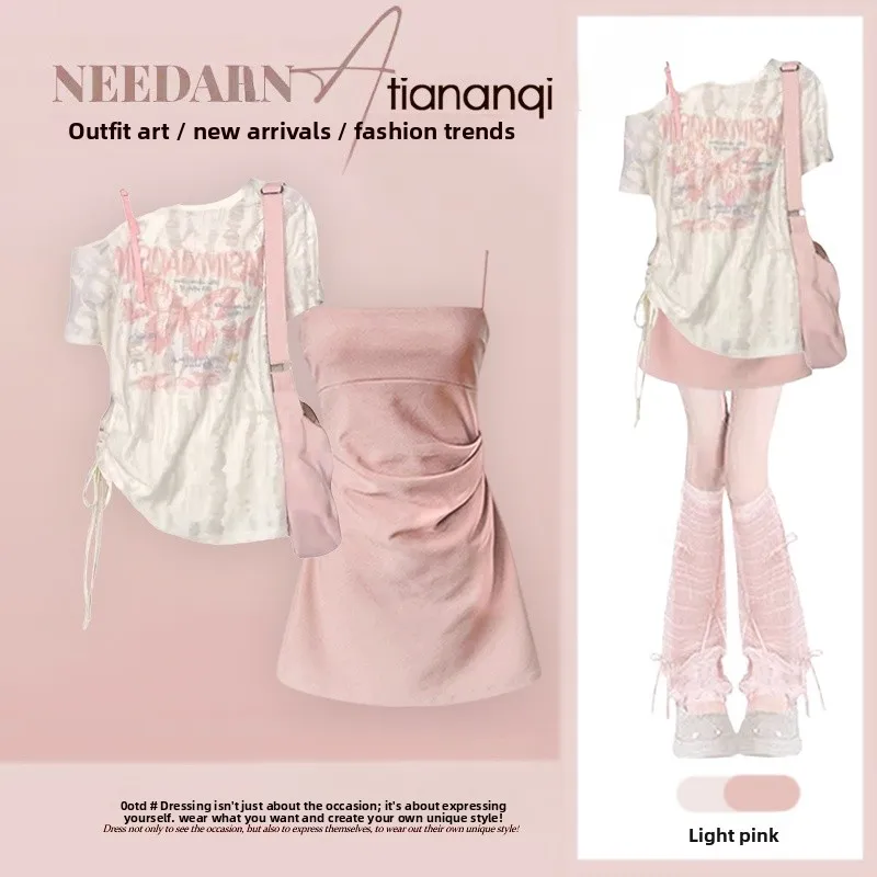 

Модный женский комплект 2026: футболка с коротким рукавом и принтом в корейском стиле и платье-халтер для стройнящего силуэта