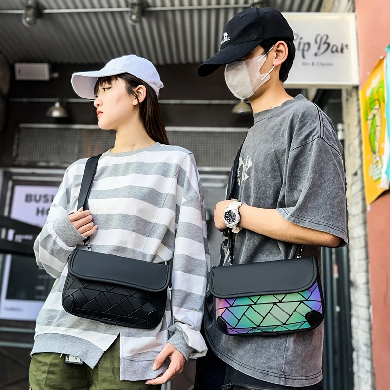 

Unisex Holographic Geometric Crossbody Bag Lightweight Fashion Messenger Bag for Daily Commute Travel Streetwear for Men Women