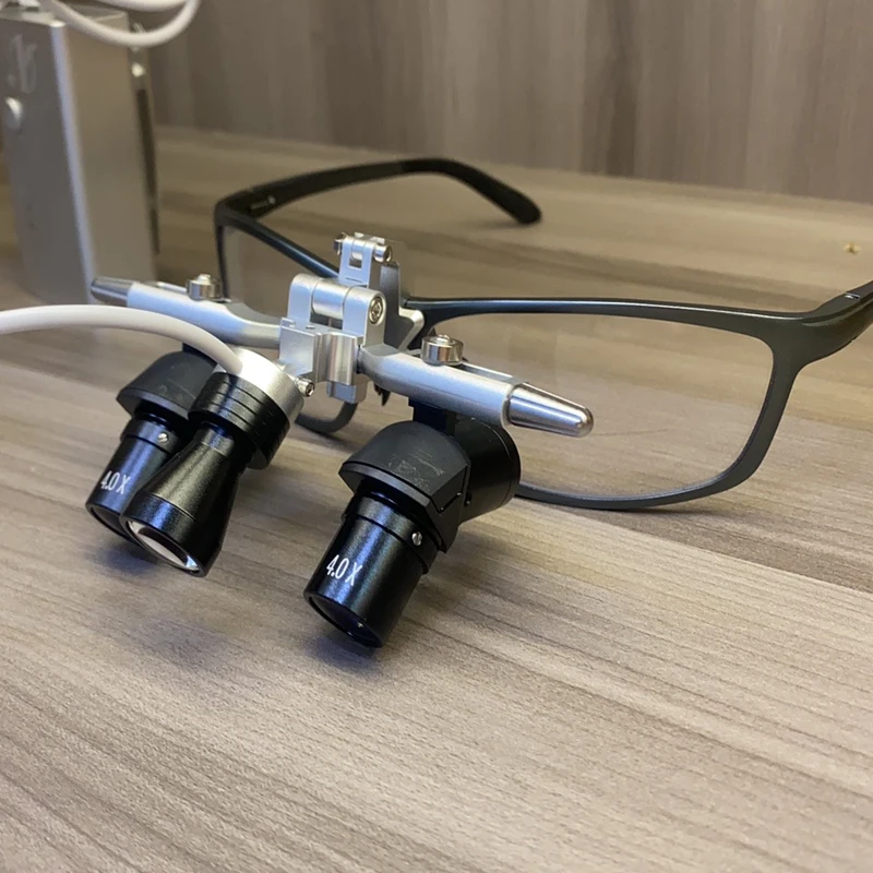 Nova chegada lupas cirúrgicas dentárias ergo lente óptica de ampliação 4.0x com distância de trabalho ajustável com luz