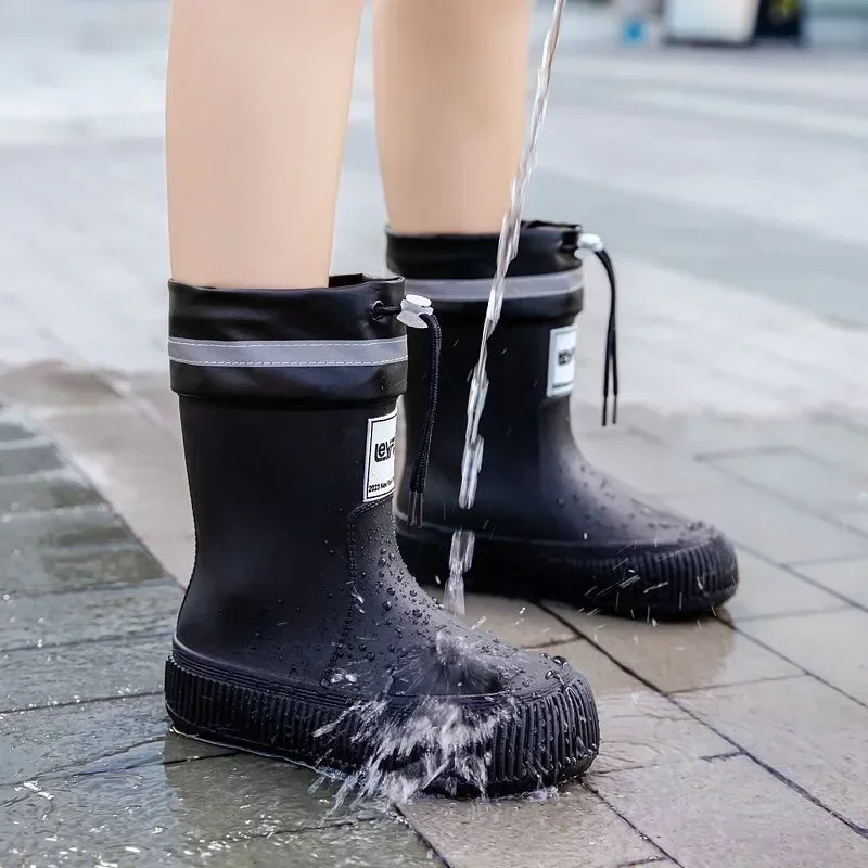 Sapatos de chuva impermeáveis para mulheres, botas grossas, confortáveis, antiderrapantes, leves, macias, tendência de pesca ao ar livre, moda