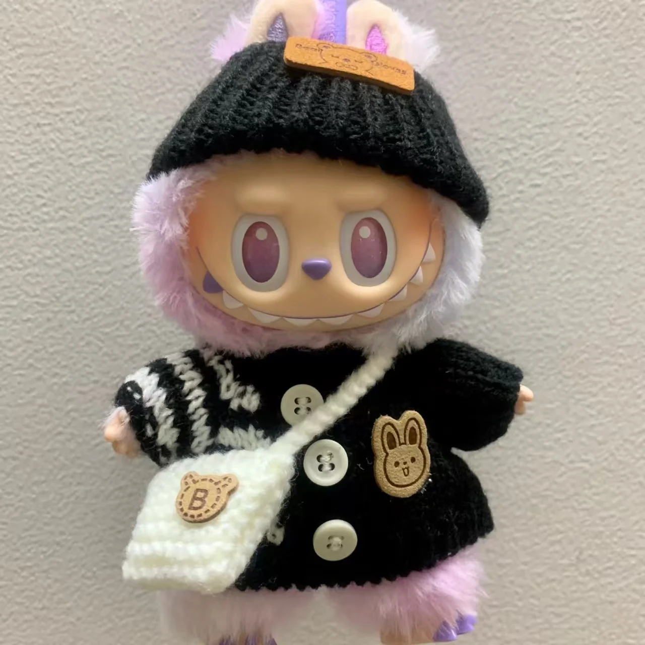 Per 17 centimetri V1/V2 Labubu Vestiti Vestito Labubu Seduta Partito Orso Etichetta Sciarpa Cappello Bottone Maglione Jean Shorts Bambole Accessori