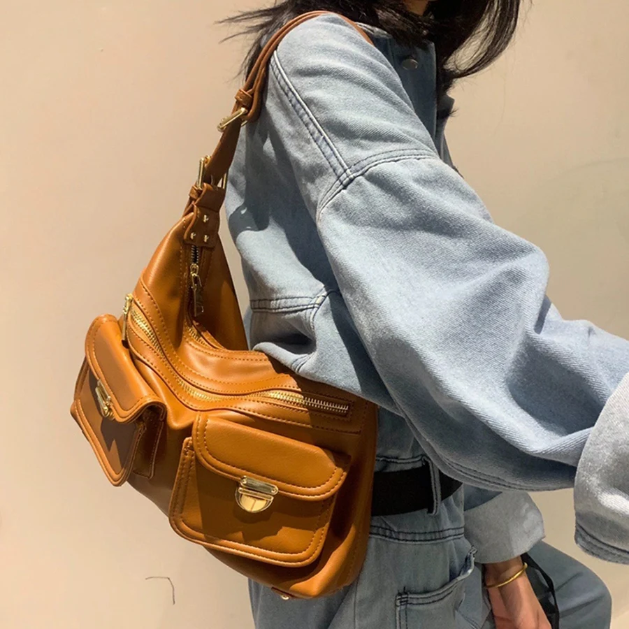 حقيبة نسائية كورية ذات سعة كبيرة بكتف واحد متعددة الاستخدامات حقيبة تحت الإبط للركاب للخريف بجيوب متعددة حقيبة حمل باللون البني #1