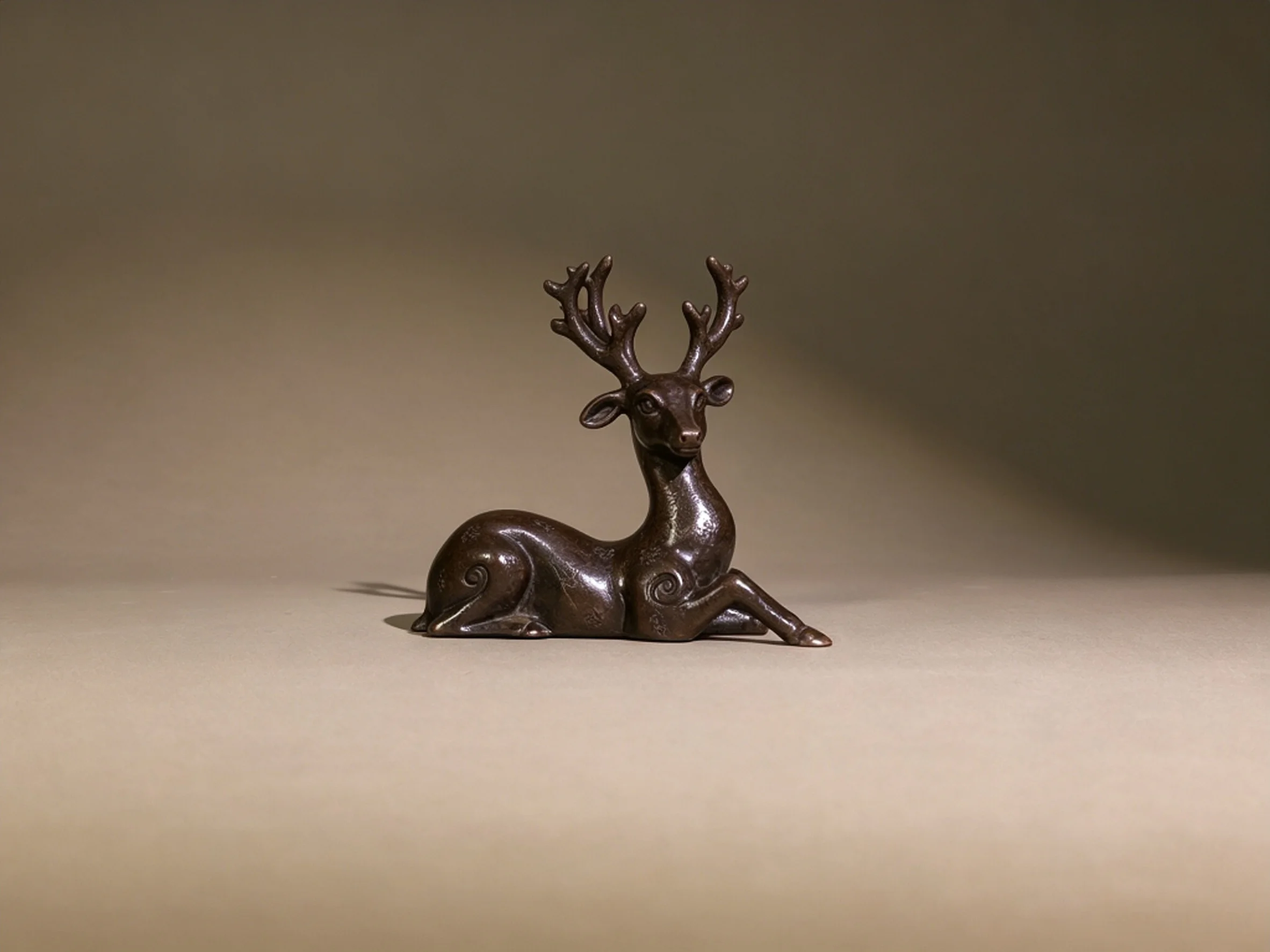 Exquisite Solid Sika Deer Lying Ornament, Creative Animal Figurine for Desk Decoration, Ideal Gift & Unique Toy for Collectibles