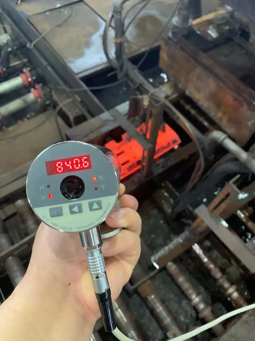 

2025 Инфракрасный пирометр Промышленный термометр 1300 градусов