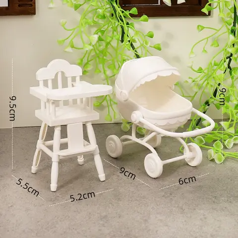 NK Miniatura Bianca Casa delle bambole Seggiolone per bambini + Passeggino Set Piccoli accessori per bambole giocattolo Decorazioni per la casa delle bambole 2 pezzi / set giocattoli di simulazione
