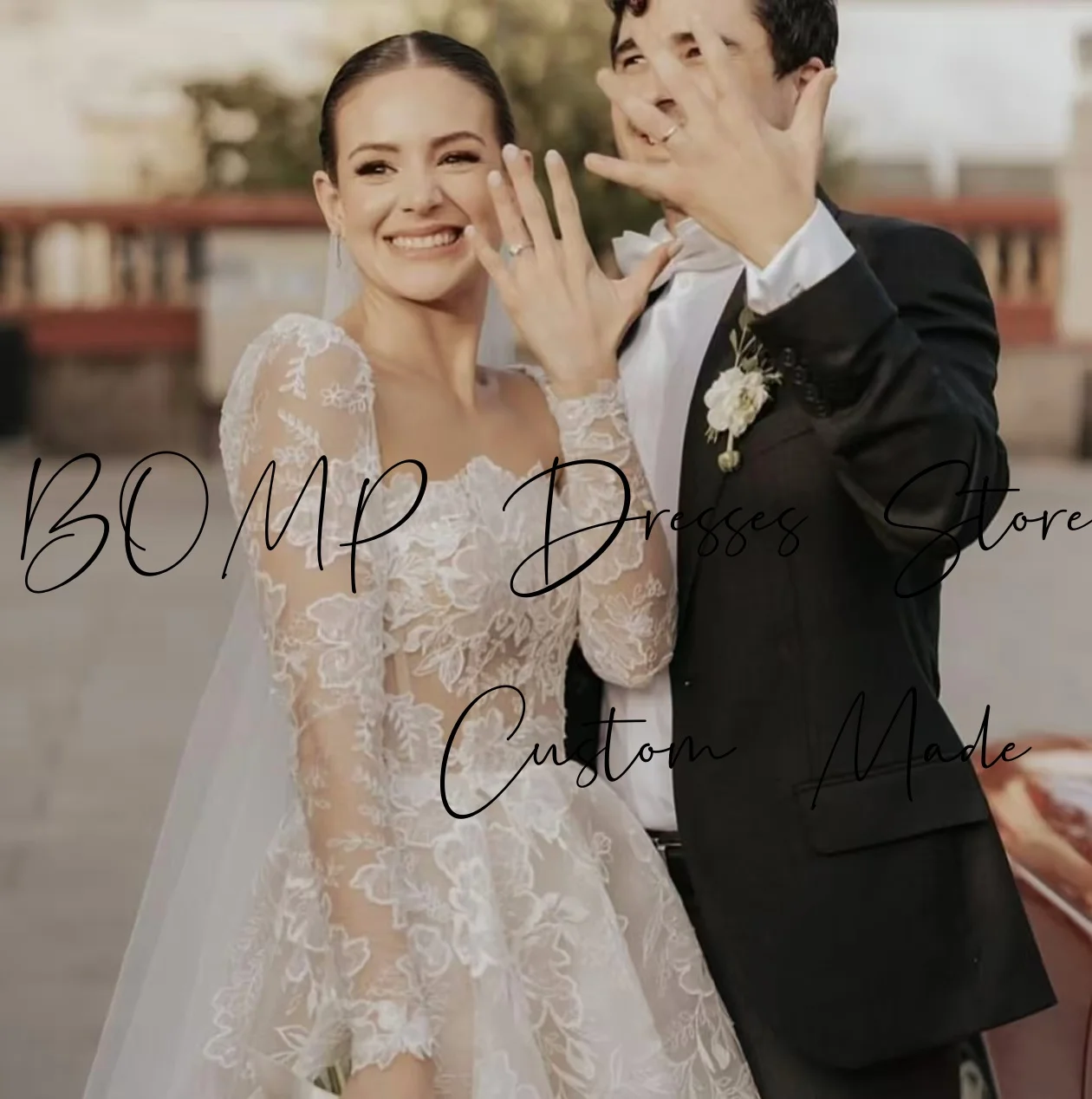 BOMP クラシックアイボリーレースのウェディングドレスイリュージョンフルスリーブドレープ A ラインスイープトレインブライダルドレスカスタマイズされたローブデマリー