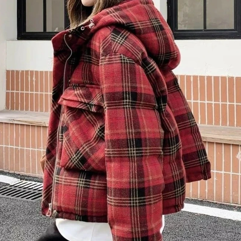 

Красная клетчатая хлопковая куртка на пуху, женская короткая зимняя куртка 2025 года, новый дизайн